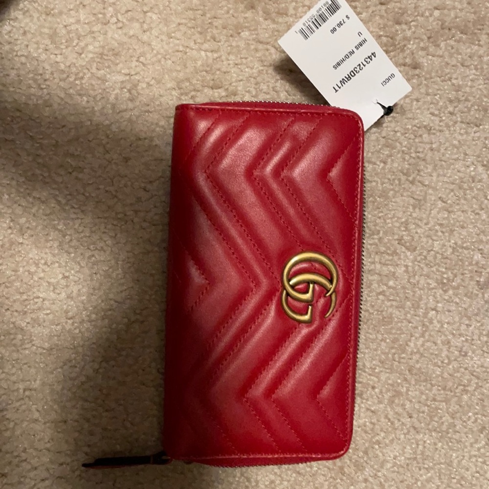 GG Marmont zip around wallet